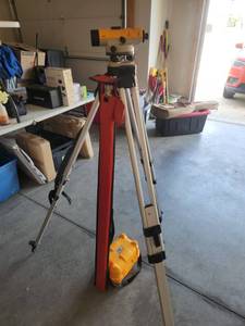 lot 4009 image: AL24 Automatic Level Transit 16ft Measuring & Layout Tool