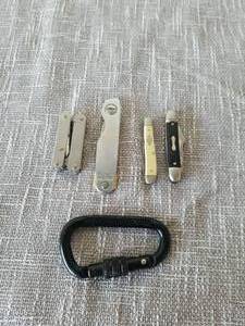 lot 4032 image: Folding Pocket Knives Multi-Tool and Carabiner Lot of 5 Pieces