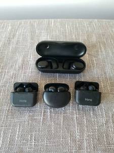 lot 4048 image: Wireless Earbuds with Charging Cases Lot of 4
