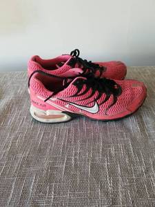 lot 4061 image: Nike Air Max Running Shoe Pink Black US 8