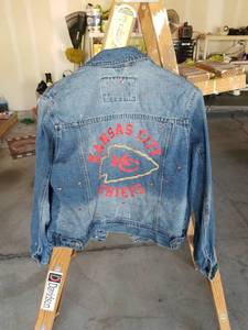 lot 4065 image: Kansas City Chiefs Denim Jacket Size Large