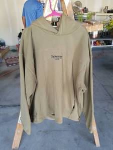 lot 4069 image: The North Face Seven Summits Hoodie Size Unknown