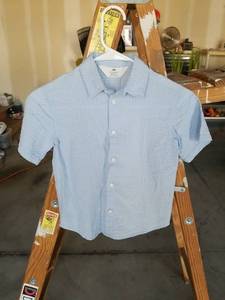 lot 4071 image: H&M Short Sleeve Button-Up Shirt Light Blue EUR 116 US 6