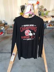 lot 4080 image: NFL Team Apparel Super Bowl Champions Kansas City Chiefs Long Sleeve Shirt Size L