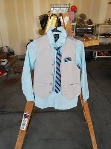 lot 4082 image: IZOD 3-Piece Dress Set Size 10 Regular Light Blue Checked Shirt Vest Tie