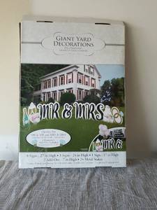 lot 4092 image: Giant Yard Decorations MR & MRS Wedding Signs 27in 24in 17in with Stakes