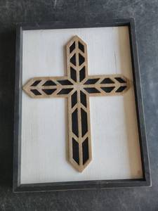 lot 4109 image: Stratton Home Decor Geometric Cross Wall Art