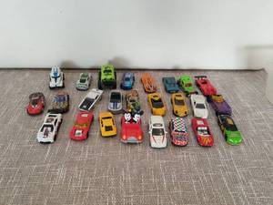 lot 4116 image: Lot of Diecast Toy Cars Mixed Models and Brands