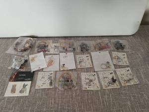 lot 4145 image: LOT OF RANDOM PET ITEMS