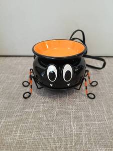 lot 4165 image: Scentsy Halloween Itsy Bitsy Spider Wax Warmer Black Orange Electric