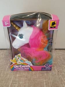 lot 4185 image: Uni-Corns Styling Head Unicorn Toy 10 Pieces