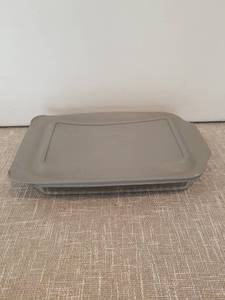 lot 4222 image: Pyrex Ware Rectangular Baking Dish with Lid