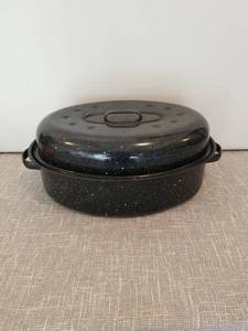 lot 4223 image: Speckled Black Oval Roasting Pan with Lid and Handles