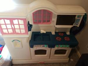 lot 4228 image: Little Tikes Play Kitchen with Accessories and Food Items