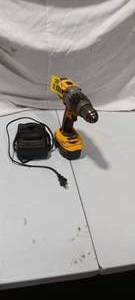 lot 35963 image: Dewalt V18 Drill, Battery & Charger.
