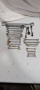 lot 35991 image: Lot of Misc Brands & Sizes of Wrenches.