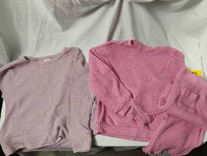 lot 35691 image: CHILDRENS tan waffle long sleeve shirt size 66X, Old Navy pink waffle long sleeve and pant set size 5T