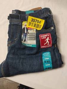 lot 35704 image: YOUTH Levi taper jeans fit like sweatpants size 18 Reg