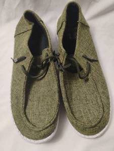 lot 35709 image: womans green canvas shoe size 39 (8.5)