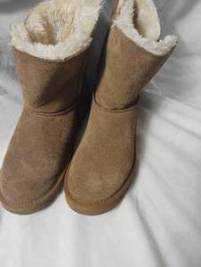 lot 35710 image: gently used time and tru womans boot with fox fur size 6
