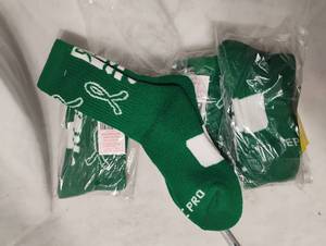 lot 35793 image: new-unisex green crew sock with cancer ribbon design. size small 10 pk