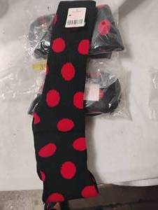 lot 35796 image: new-unisex black with red poke a dots crew socks. size L 10 pk
