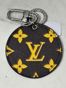 lot 35817 image: LvL 5 Replica - Louis Vuitton Key Chain.