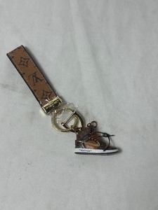 lot 35818 image: LvL 5 Replica - Louis Vuitton Key Chain.