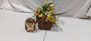 lot 36025 image: Pinecone Owl and Wooden Decorative Bird House