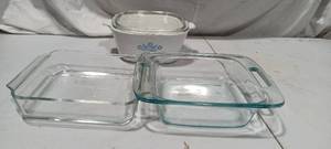 lot 36046 image: Corning Ware 2.5 QT Dish & 2 Glass Pyrex Baking Dishes