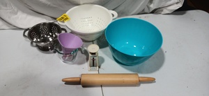 lot 36054 image: Lot of Misc. Kitchen Supplies