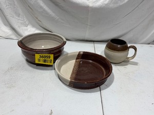 lot 36059 image: Handmade Pottery Signed by Artists (B, Knot)