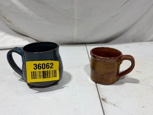 lot 36062 image: Handmade Pottery Signed by Artists (B, Knot)