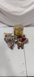 lot 35933 image: Christmas pinecone bundle, two reindeer ornaments