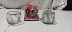lot 35938 image: Set of 3 Christmas tea light holders