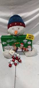lot 35940 image: Christmas Decorations & Party Photo Props.