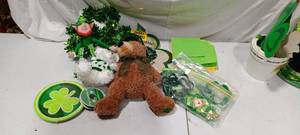 lot 35947 image: Bundle of St. Patricks Day party supplies, plates, wall decor, napkins, garland