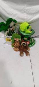 lot 35948 image: Bundle of St. Patricks Day decorations, green top hat, Beanie Baby, party decorations
