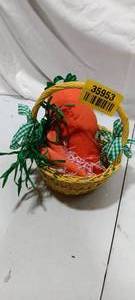 lot 35953 image: Easter basket with a set of 3 carrot stuffies