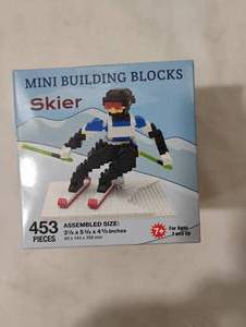 lot 35872 image: Mini Building Blocks - Skier.