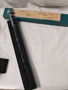 lot 35888 image: The Wizardding World Of Harry Potter Collection Item.