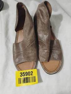 lot 35902 image: Free People Womans Tan Dress Shoes. - Size 6.