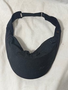 lot 35905 image: Lululemon Womans Sun Visor.