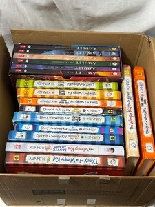 lot 35916 image: Full Set of Diary Of A Wimpy Kid & Amulet Books.