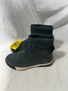 lot 35922 image: Green Womans The North Face Winter Boots. - 5.5