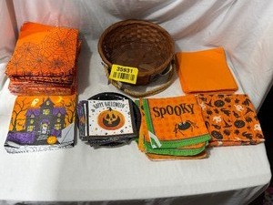 lot 35931 image: Large bundle of Halloween napkins in a wicker basket