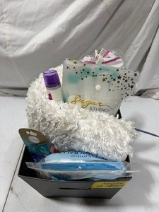 lot 36086 image: Lot of Misc. Bathroom Supplies