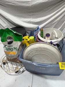 lot 36094 image: Lot of Misc. Outdoor Garden Items