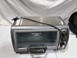 lot 36098 image: Hamilton Beach Easy Reach Toaster Oven