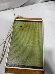 lot 36100 image: Cornwall Electric Tray Model #1140 175watts